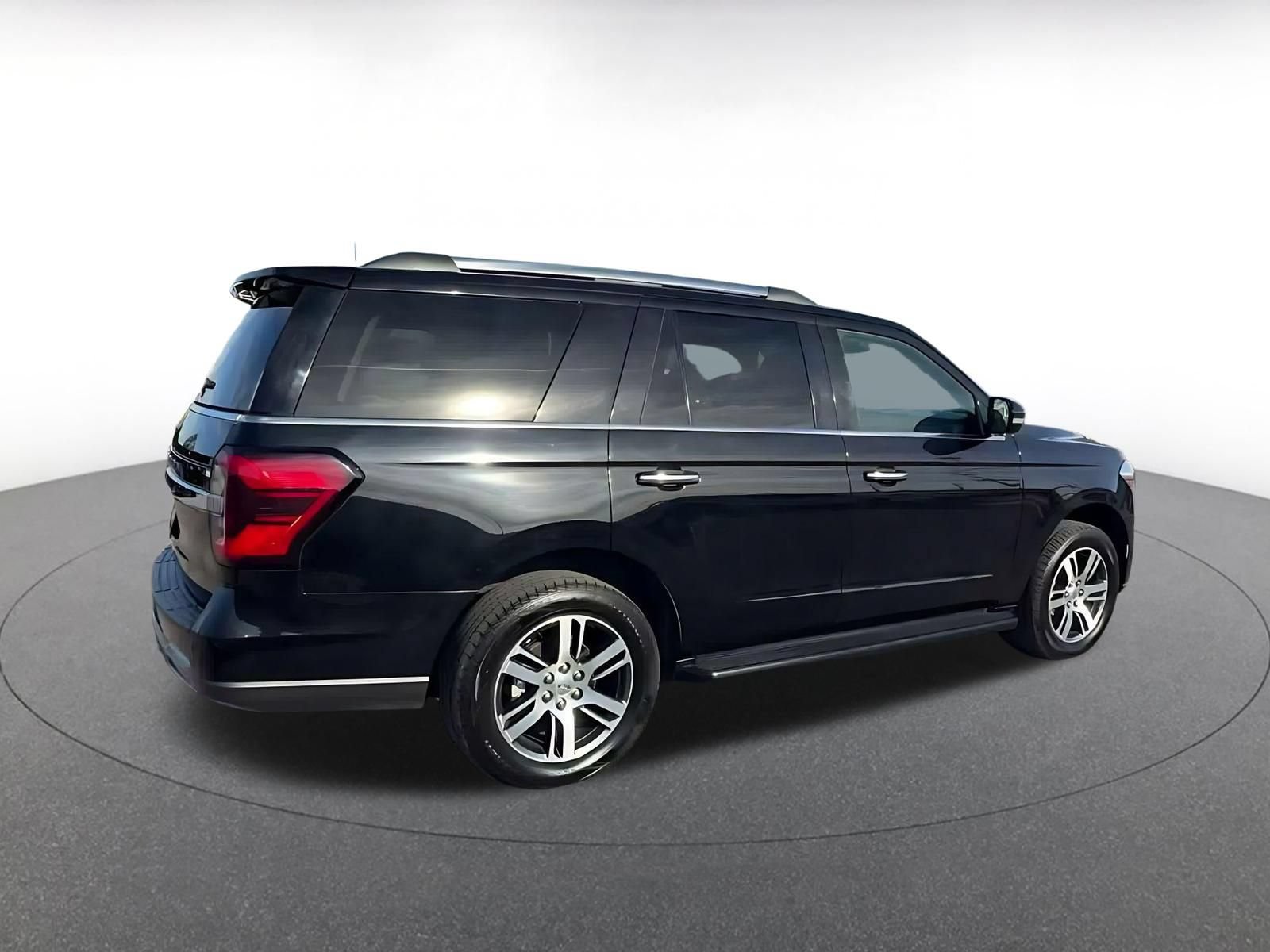 Used 2024 Ford Expedition Limited AWD/4WD image 14