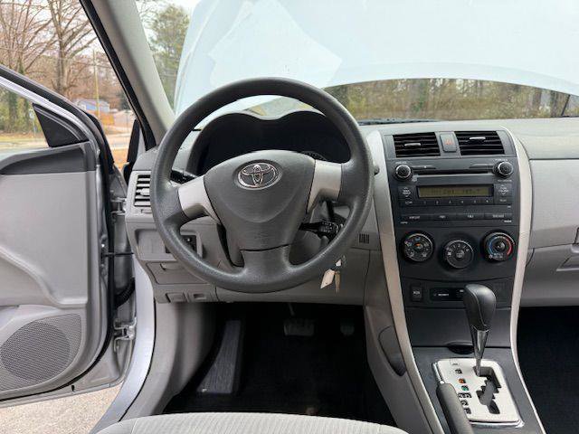 Used 2010 Toyota Corolla image 40