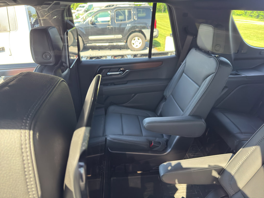 Used 2025 GMC Yukon Denali w/ Denali Reserve Package AWD/4WD image 10