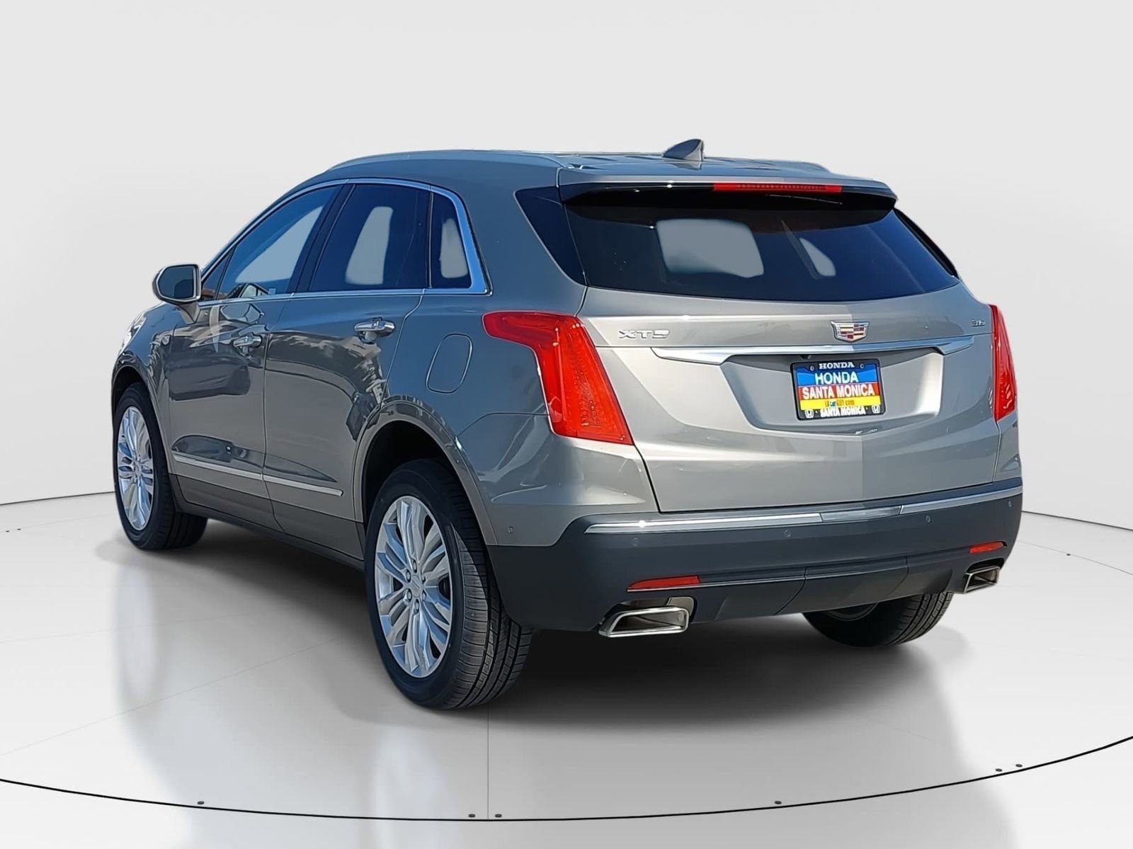 Used 2019 Cadillac XT5 Premium Luxury w/ Driver Assist Package image 7