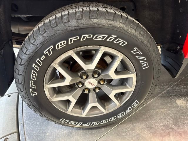 Used 2015 GMC Canyon SLE w/ All-Terrain Package AWD/4WD image 8