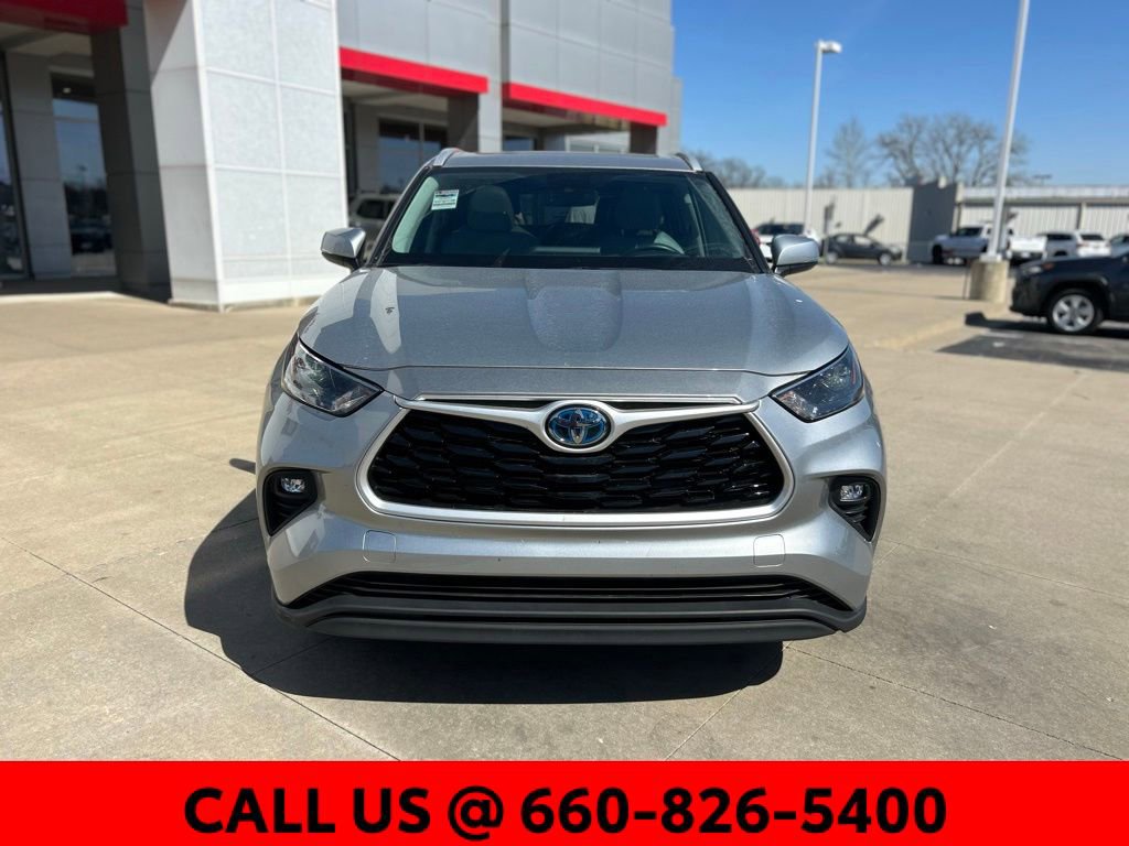 Used 2022 Toyota Highlander XLE image 2