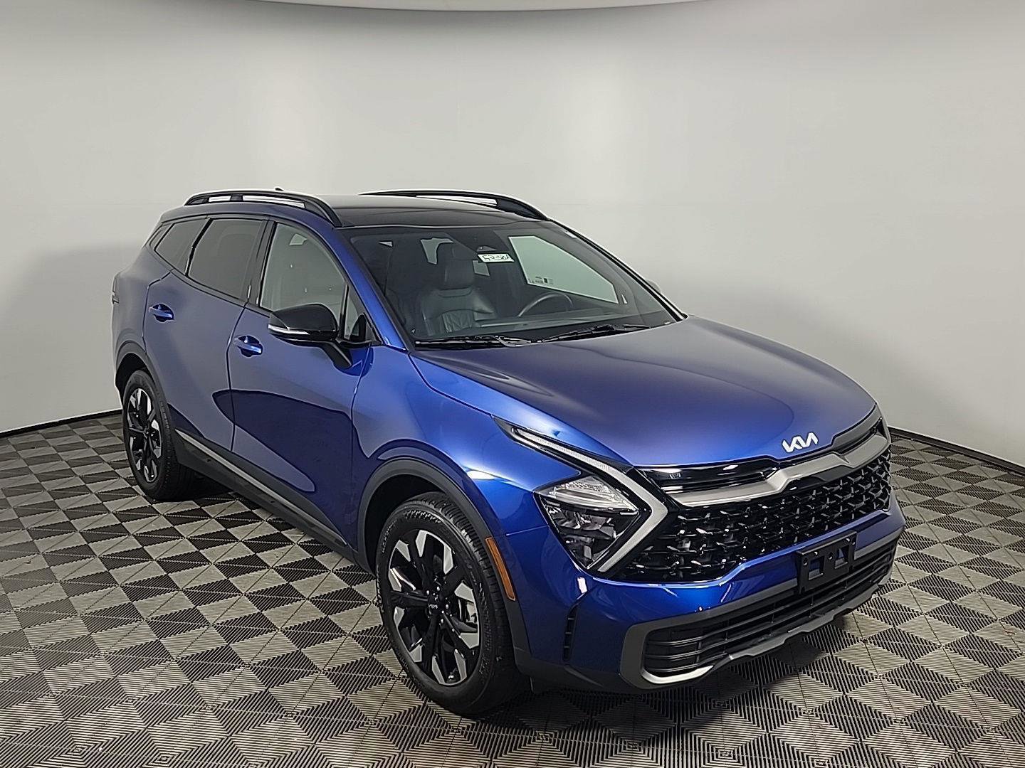 Used 2023 Kia Sportage X-Line w/ X-Line Premium Package image 2