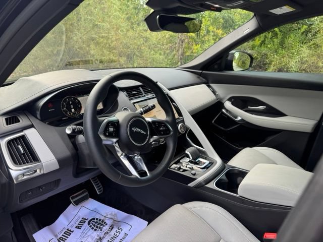 Certified 2024 Jaguar E-PACE R-Dynamic SE AWD/4WD image 9