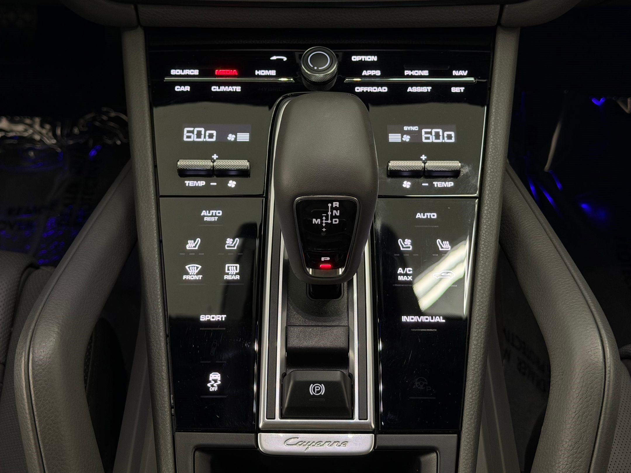 Certified 2023 Porsche Cayenne AWD/4WD image 18