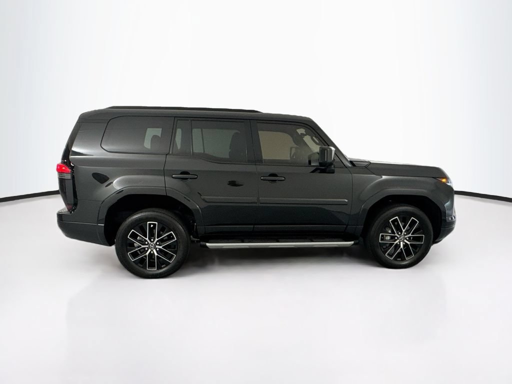 Used 2025 Lexus GX 550 w/ Cold Area Package AWD/4WD image 4