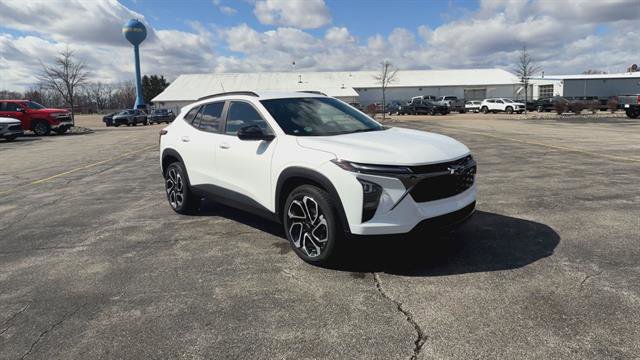 Used 2024 Chevrolet Trax RS image 2