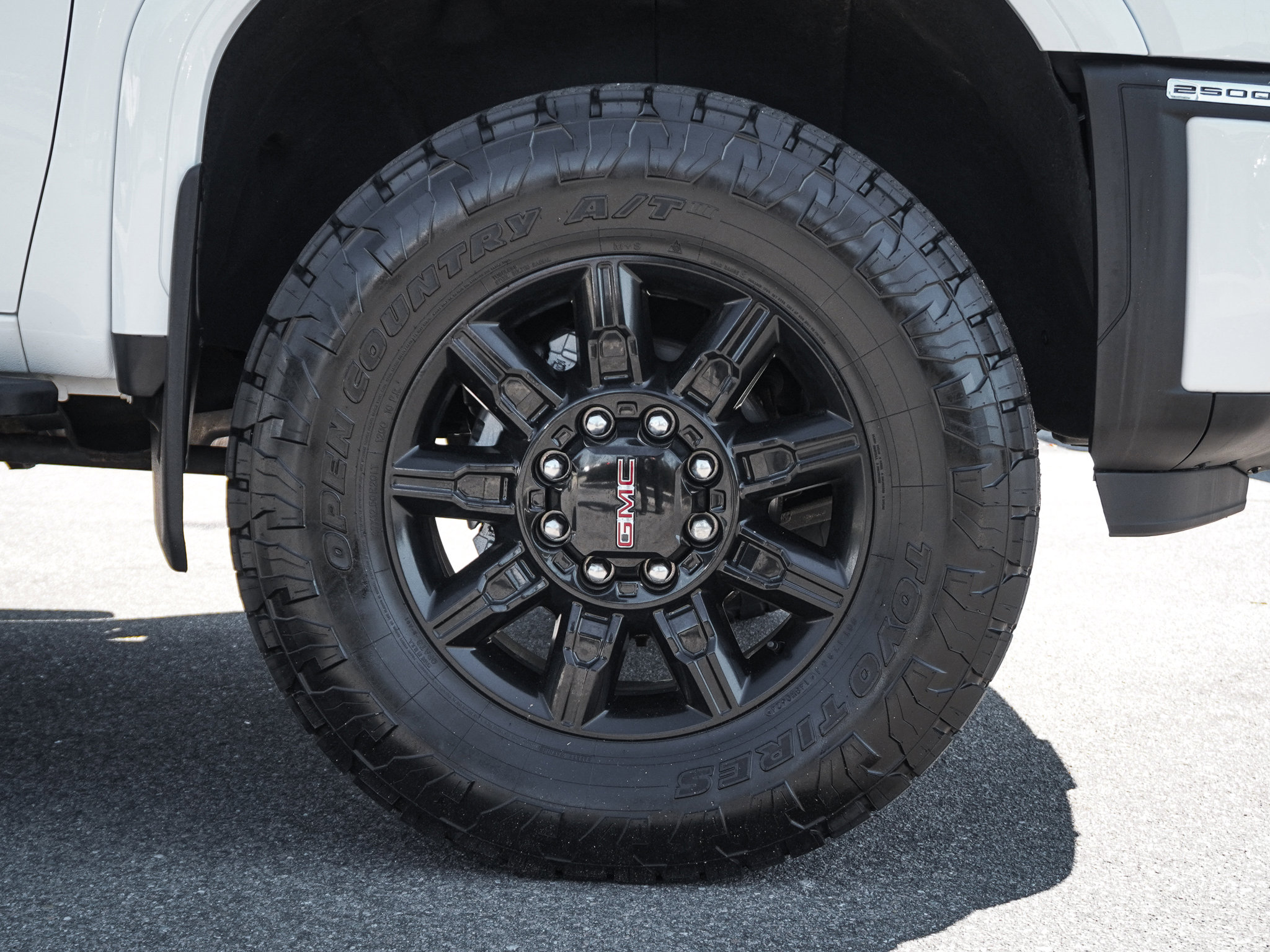 Used 2024 GMC Sierra 2500 AT4 image 13