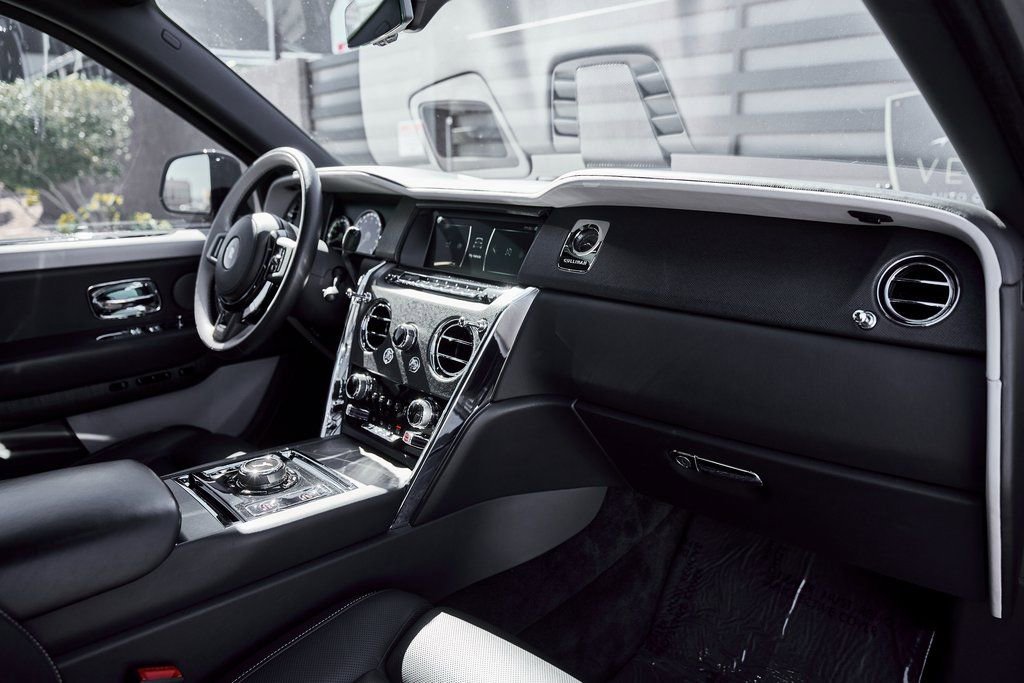 Used 2023 Rolls-Royce Cullinan image 44