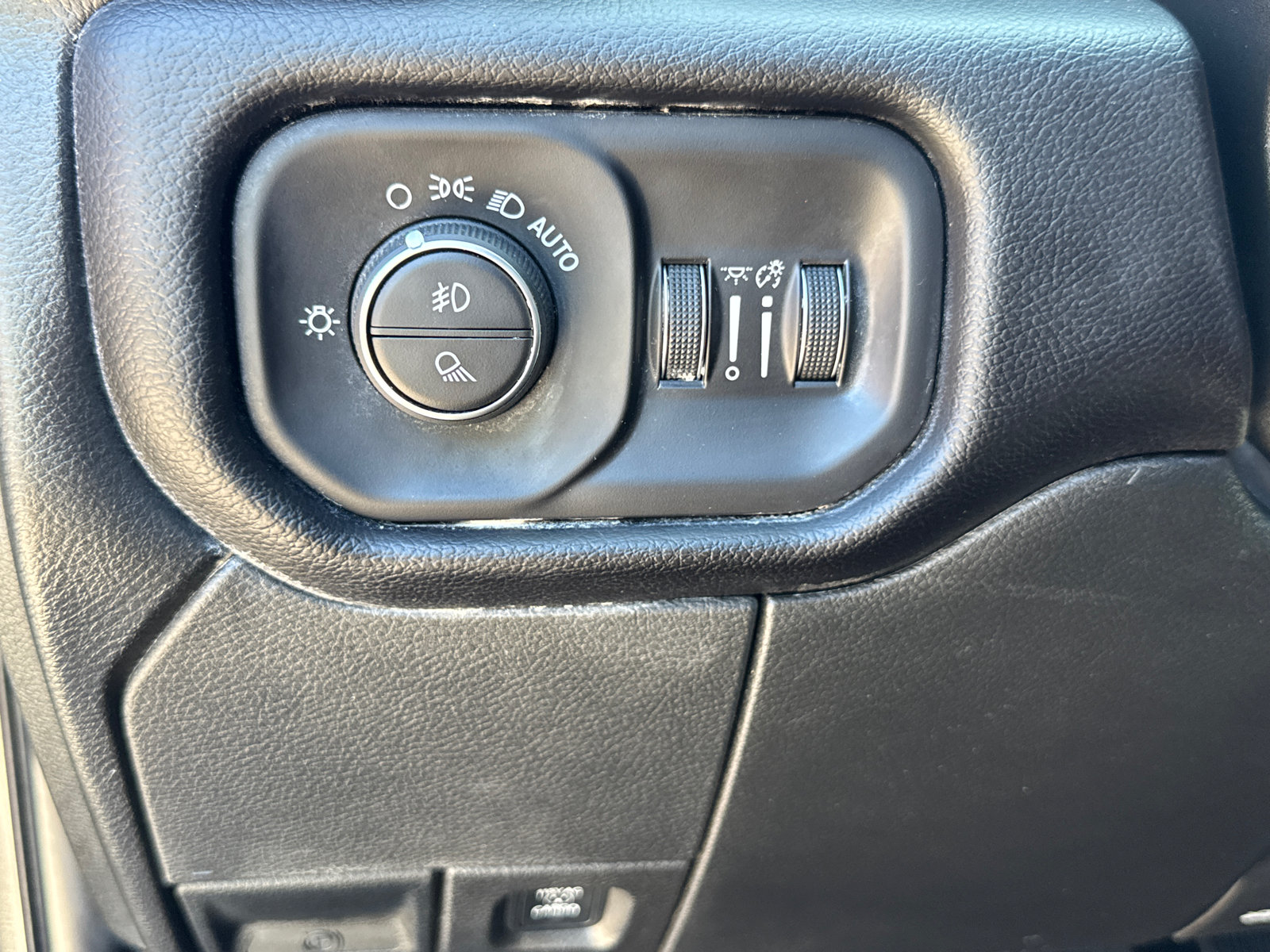 Used 2024 RAM 2500 Laramie AWD/4WD image 17