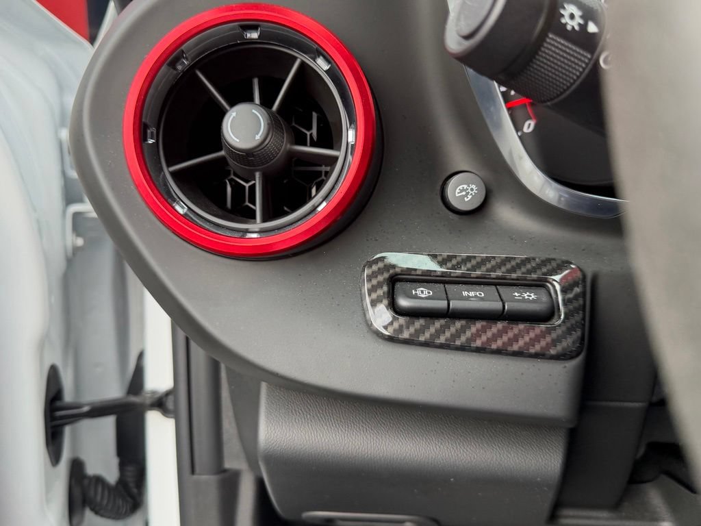 Used 2019 Chevrolet Camaro ZL1 RWD image 12