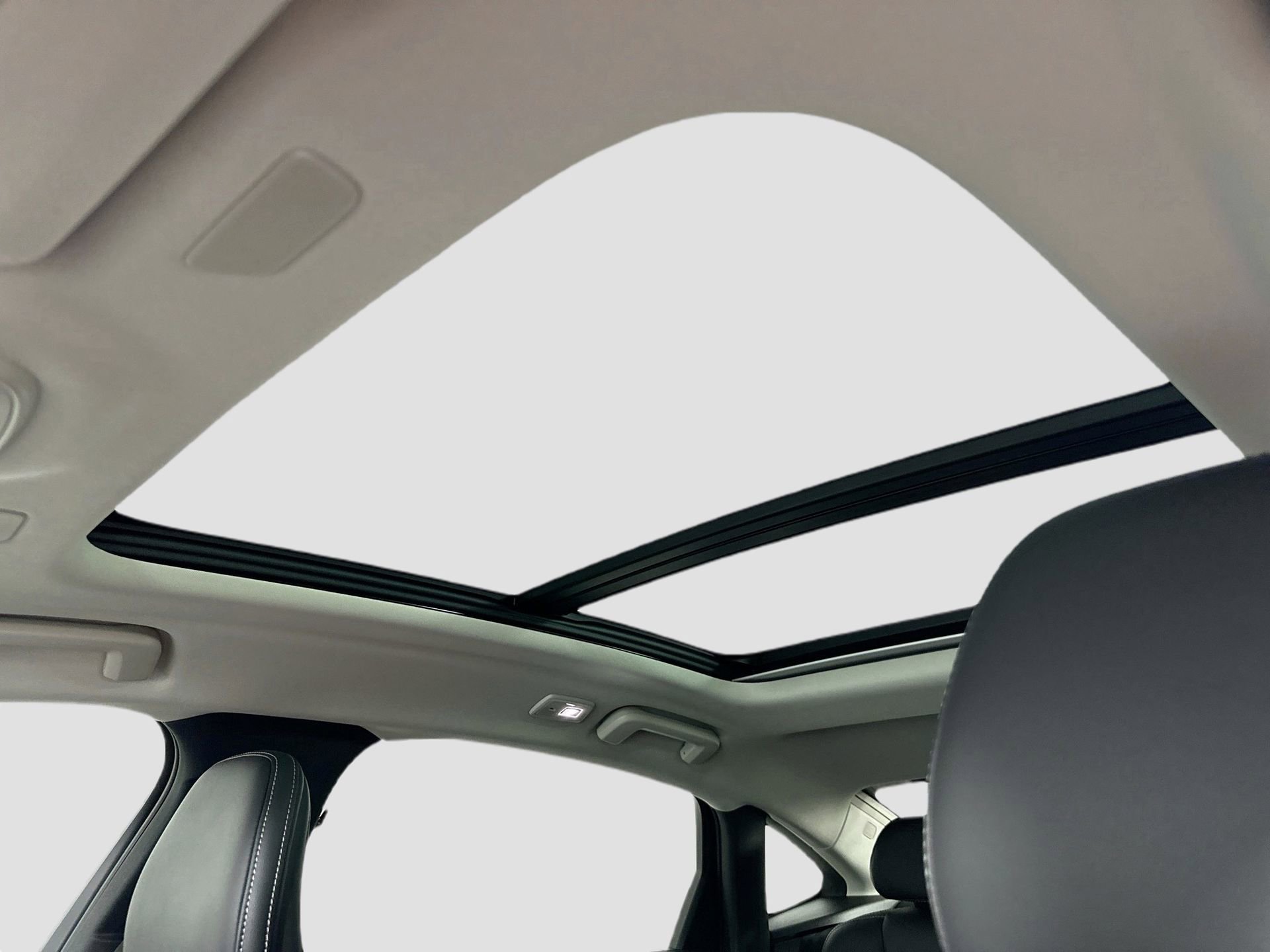 New 2025 Volvo S90 B6 Ultra w/ Lounge Package image 17