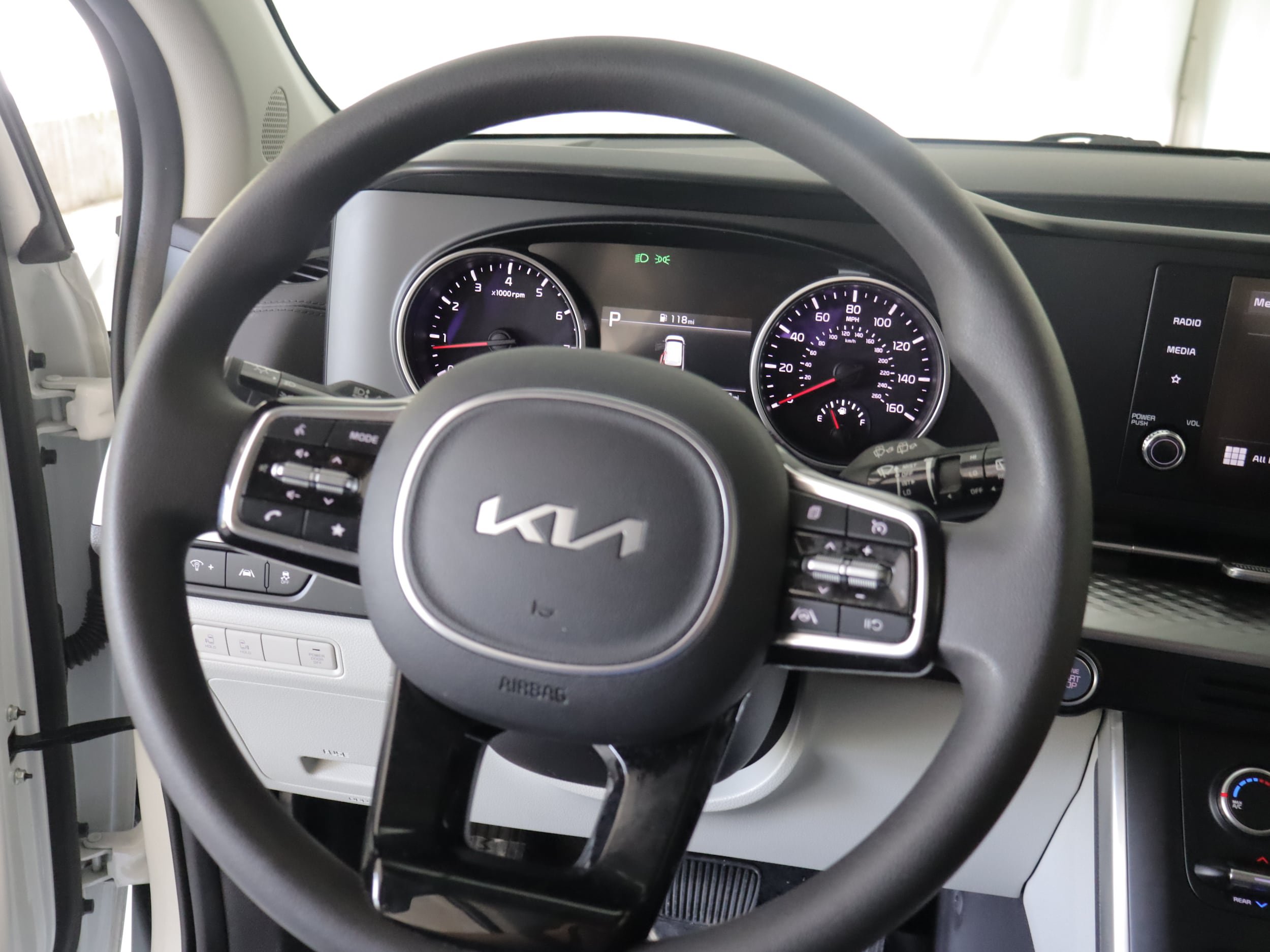 Used 2024 Kia Carnival LX FWD image 10