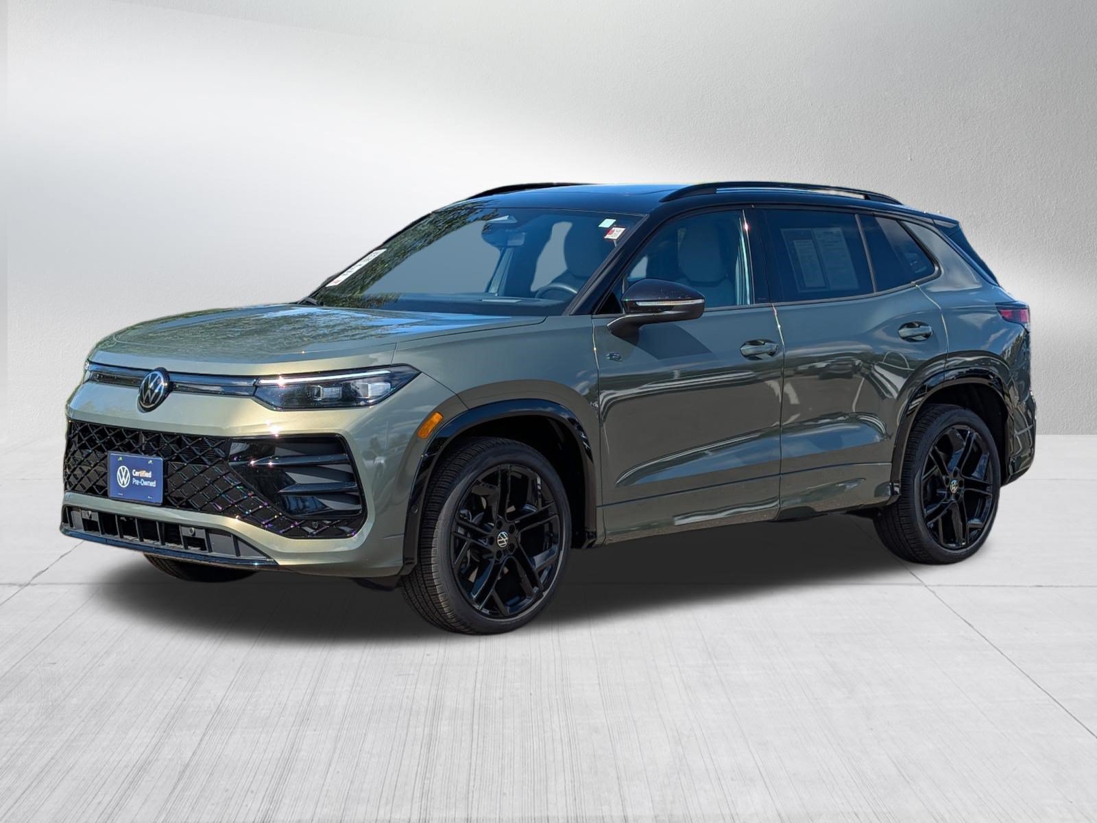 Certified 2026 Volkswagen Tiguan SE R-Line AWD/4WD image 3