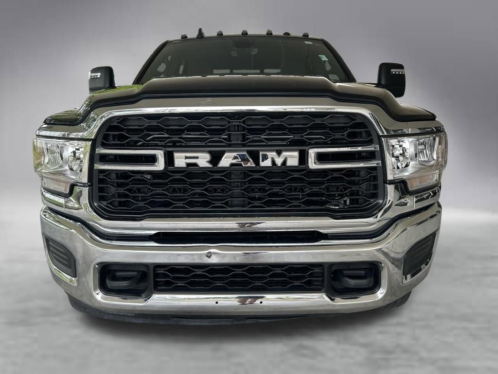Used 2024 RAM 3500 Tradesman w/ Chrome Appearance Group AWD/4WD image 9