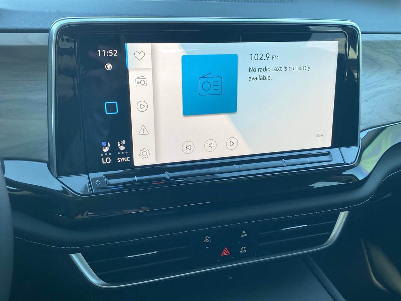 New 2026 Volkswagen Atlas SE FWD image 21