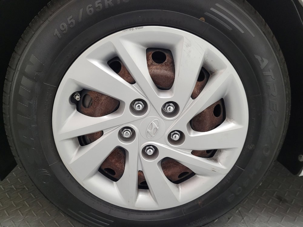 Used 2019 Hyundai Elantra SE image 31