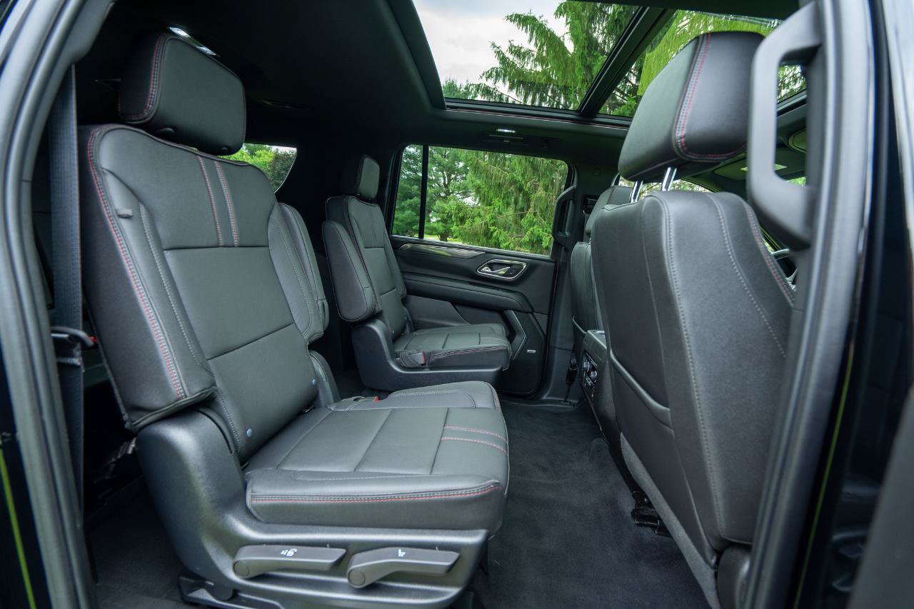 Used 2023 Chevrolet Suburban RST w/ Luxury Package AWD/4WD image 26