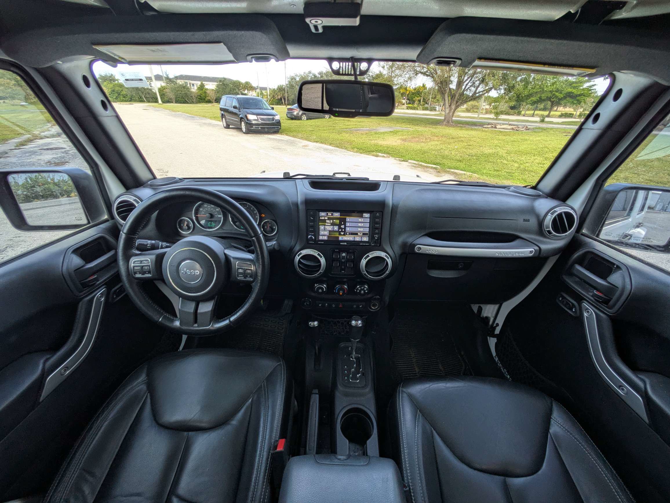 Used 2015 Jeep Wrangler Unlimited Sahara w/ Dual Top Group AWD/4WD image 28