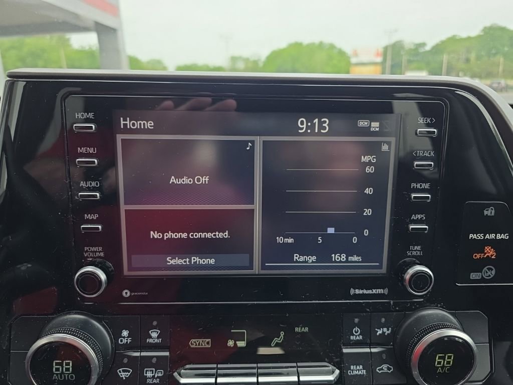 Used 2020 Toyota Highlander L AWD/4WD image 24
