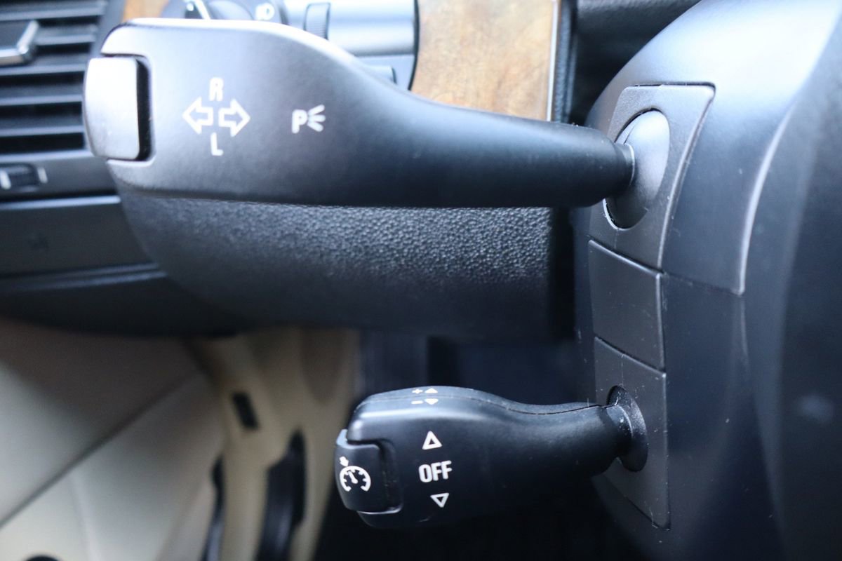 Used 2005 BMW Z4 3.0i image 25