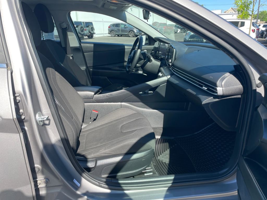 Used 2022 Hyundai Elantra SEL w/ Convenience + Premium Package FWD image 13