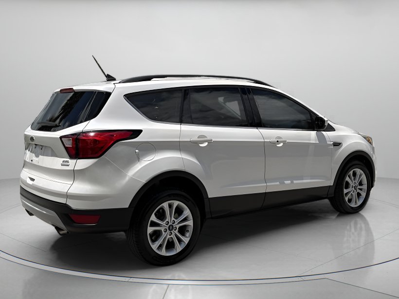 Used 2019 Ford Escape SEL FWD image 3
