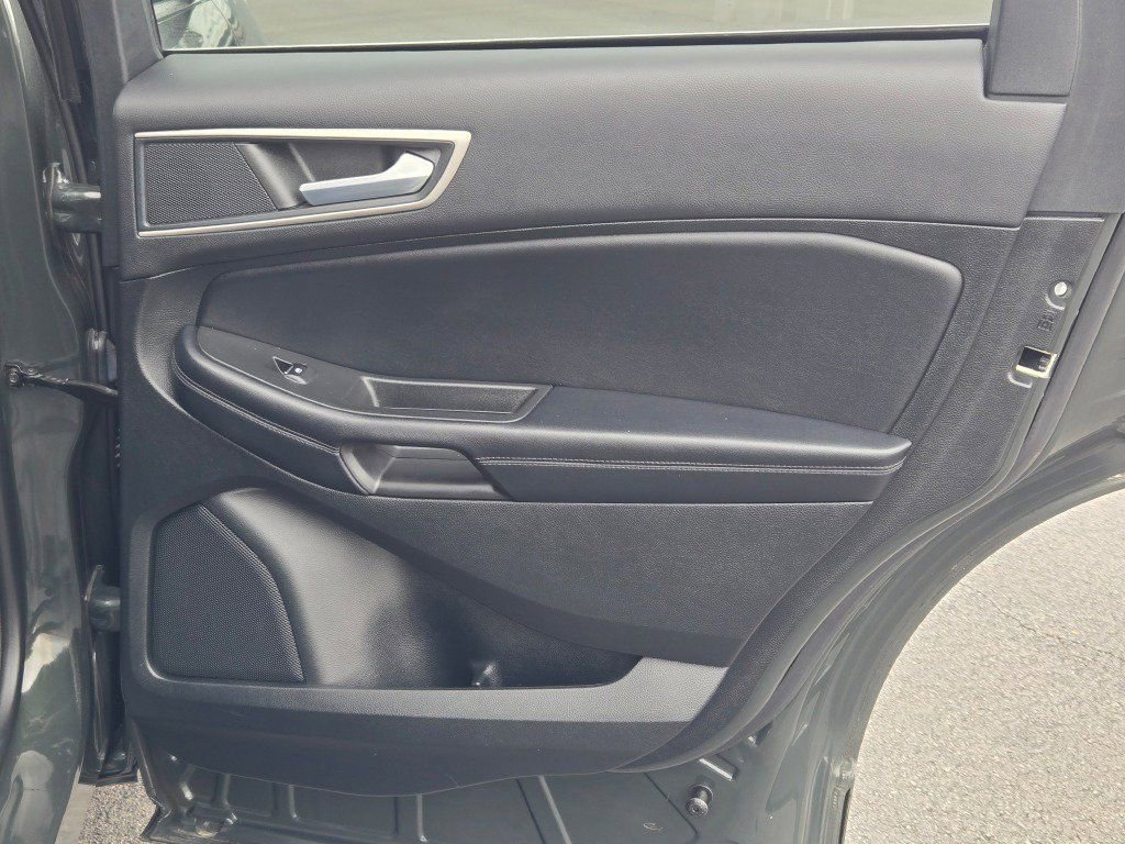 Used 2023 Ford Edge SEL w/ Convenience Package AWD/4WD image 9