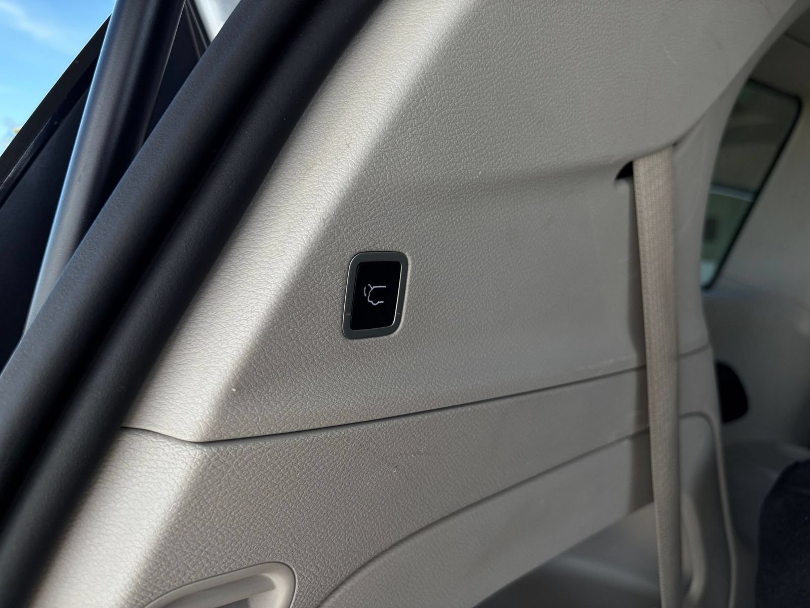 Used 2023 Chrysler Voyager LX FWD image 22