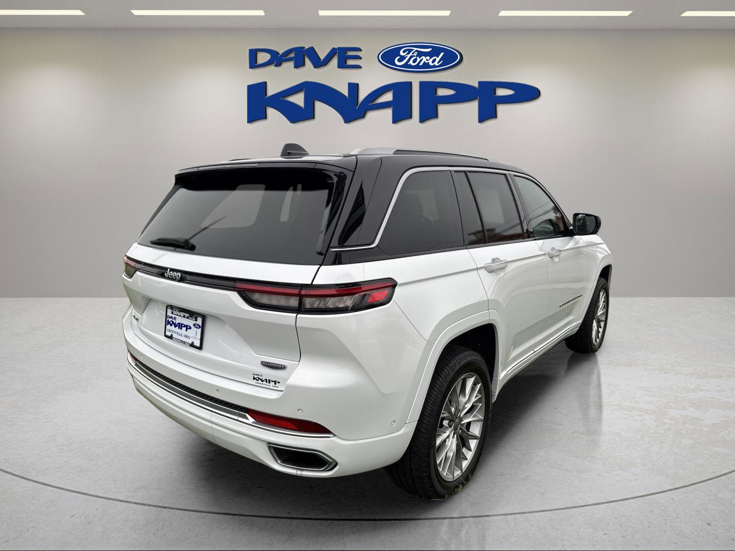 Used 2022 Jeep Grand Cherokee Summit AWD/4WD image 8