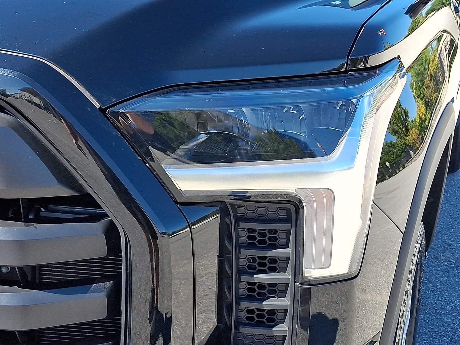 Used 2023 Toyota Tundra SR5 w/ SR5 Premium Package AWD/4WD image 9