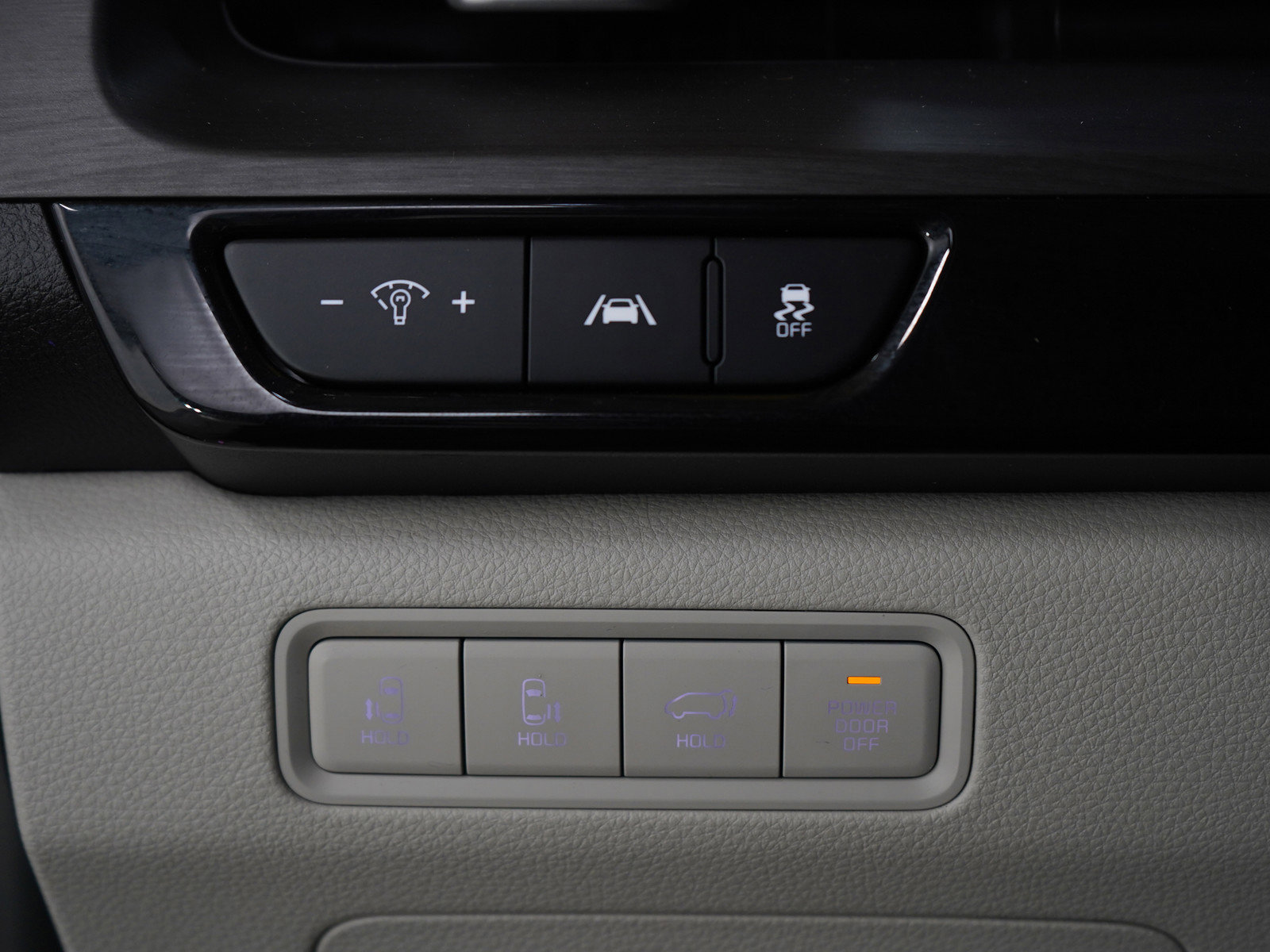 Used 2022 Kia Carnival EX image 25