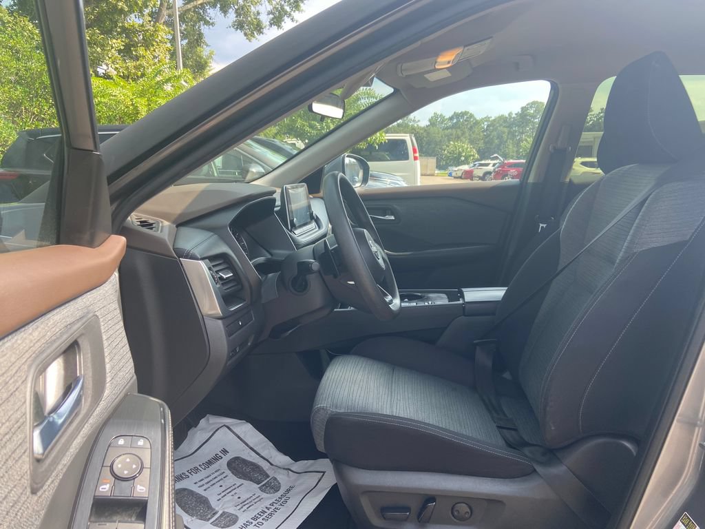 Used 2023 Nissan Rogue SV FWD image 21