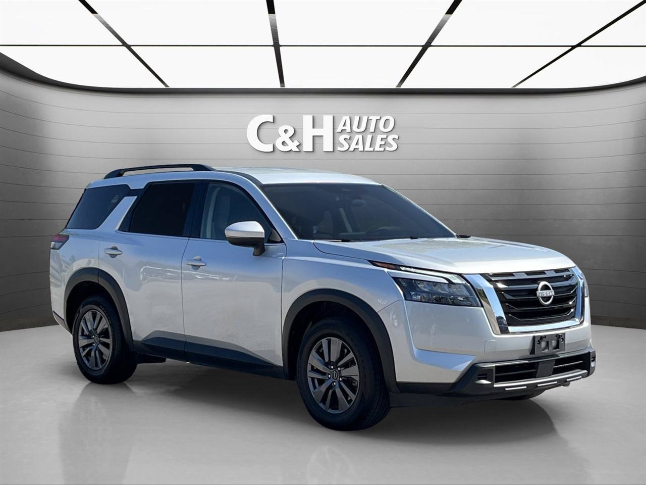 Used 2024 Nissan Pathfinder SV FWD image 3