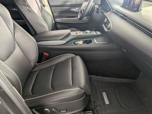 Used 2022 Genesis GV70 2.5T w/ Advanced Package image 34