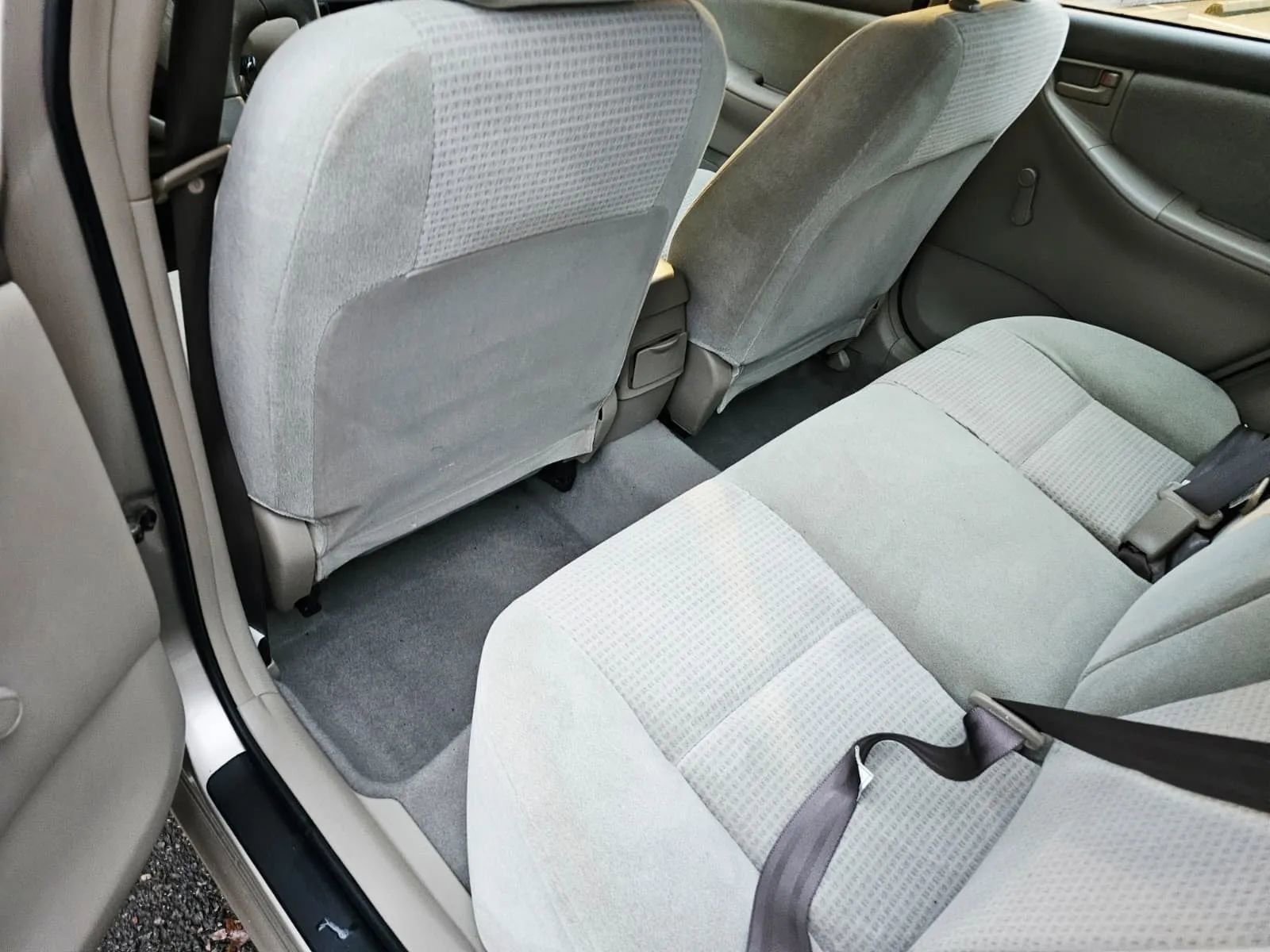 Used 2005 Toyota Corolla CE image 10