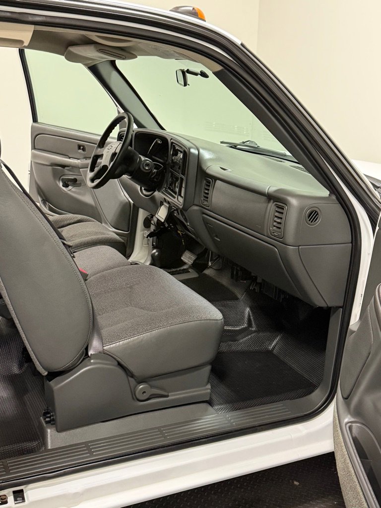 Used 2004 Chevrolet Silverado 3500 4x4 Extended Cab w/ Skid Plate Package image 11