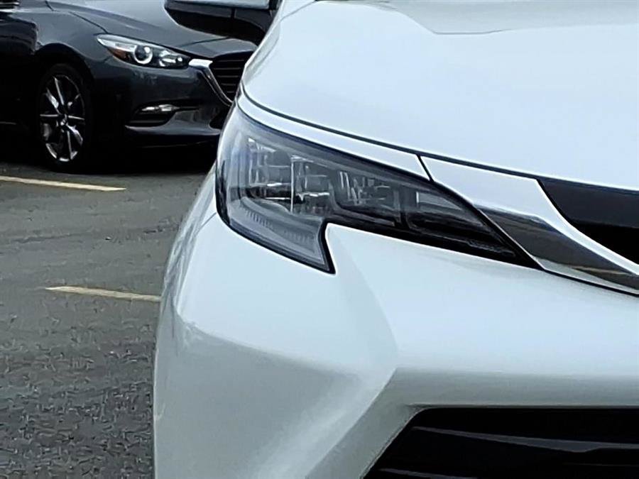Used 2024 Toyota Sienna XLE w/ XLE Plus Package AWD/4WD image 14