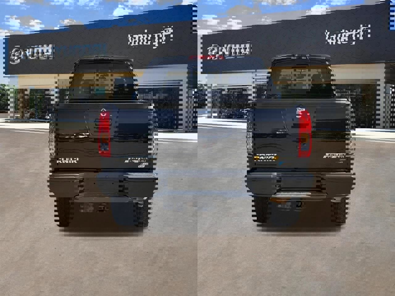 Used 2018 Nissan Frontier Desert Runner image 13