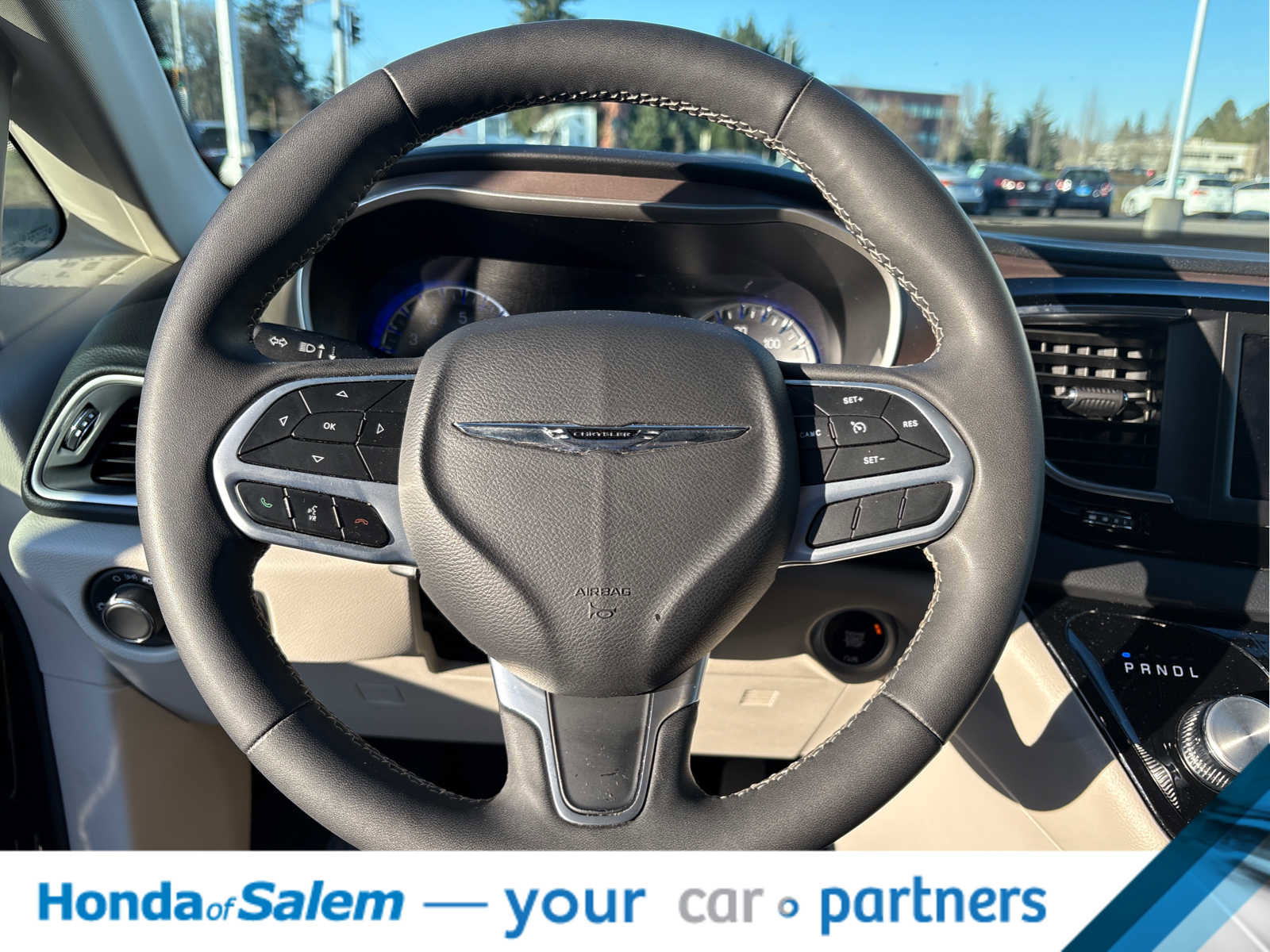 Used 2023 Chrysler Voyager LX image 19