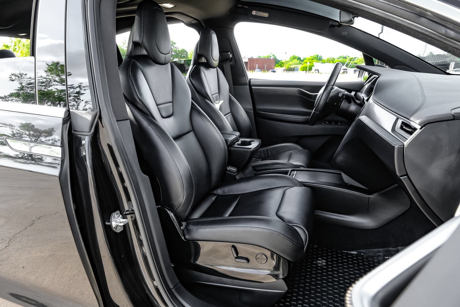 Used 2016 Tesla Model X 75D AWD/4WD image 32