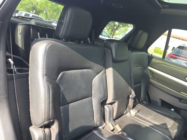 Used 2016 Ford Explorer XLT w/ Equipment Group 202A AWD/4WD image 17