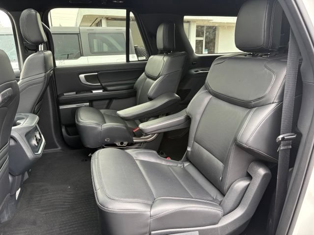 Used 2025 Ford Expedition Max Platinum w/ Stealth Appearance Package AWD/4WD image 17