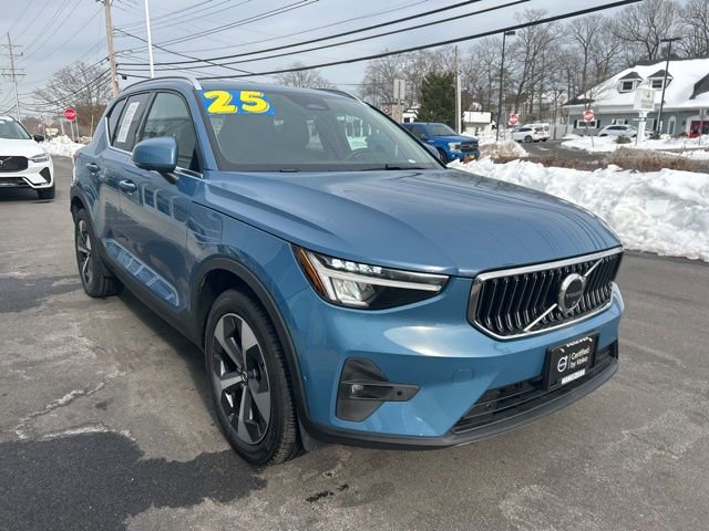 Certified 2025 Volvo XC40 B5 Plus image 6