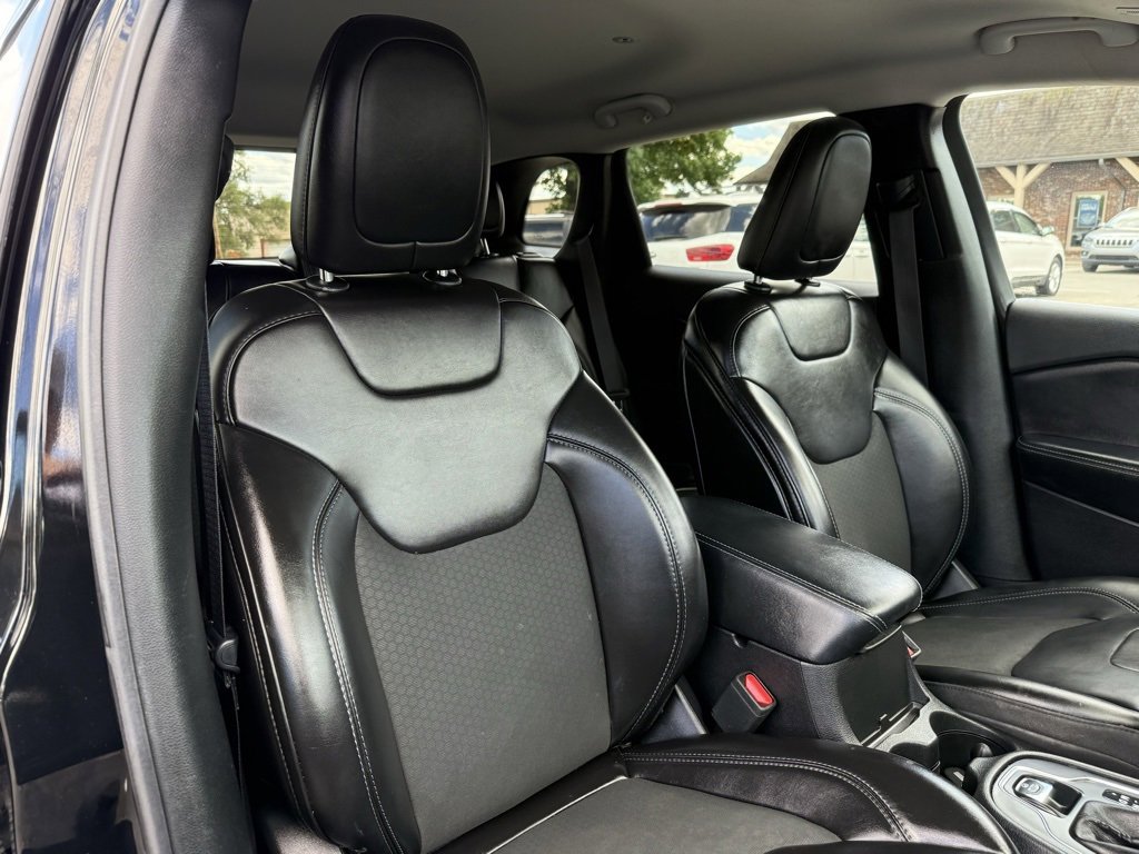 Used 2019 Jeep Cherokee Latitude Plus w/ Cold Weather Group image 16