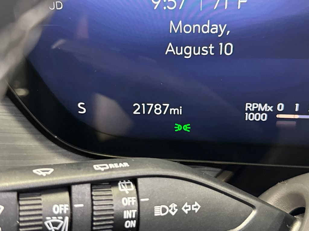 Used 2025 Buick Envision Avenir AWD/4WD image 22