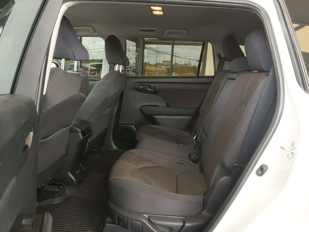 Used 2022 Toyota Highlander L FWD image 13