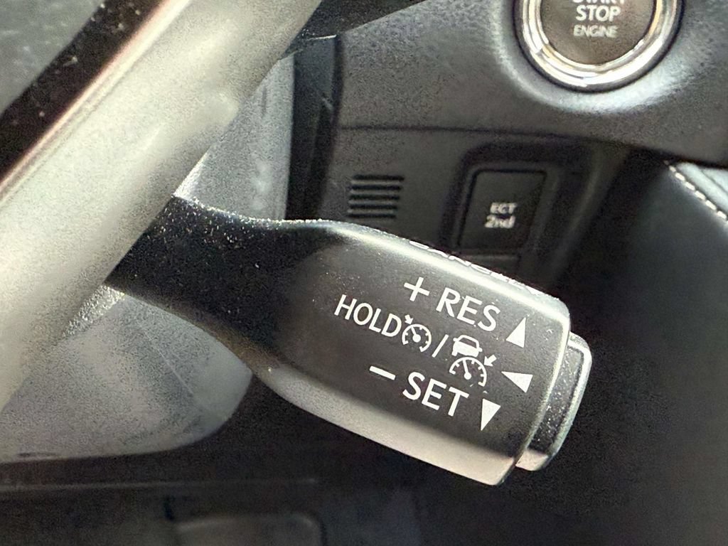 Used 2023 Lexus GX 460 Premium w/ Accessory Package AWD/4WD image 23