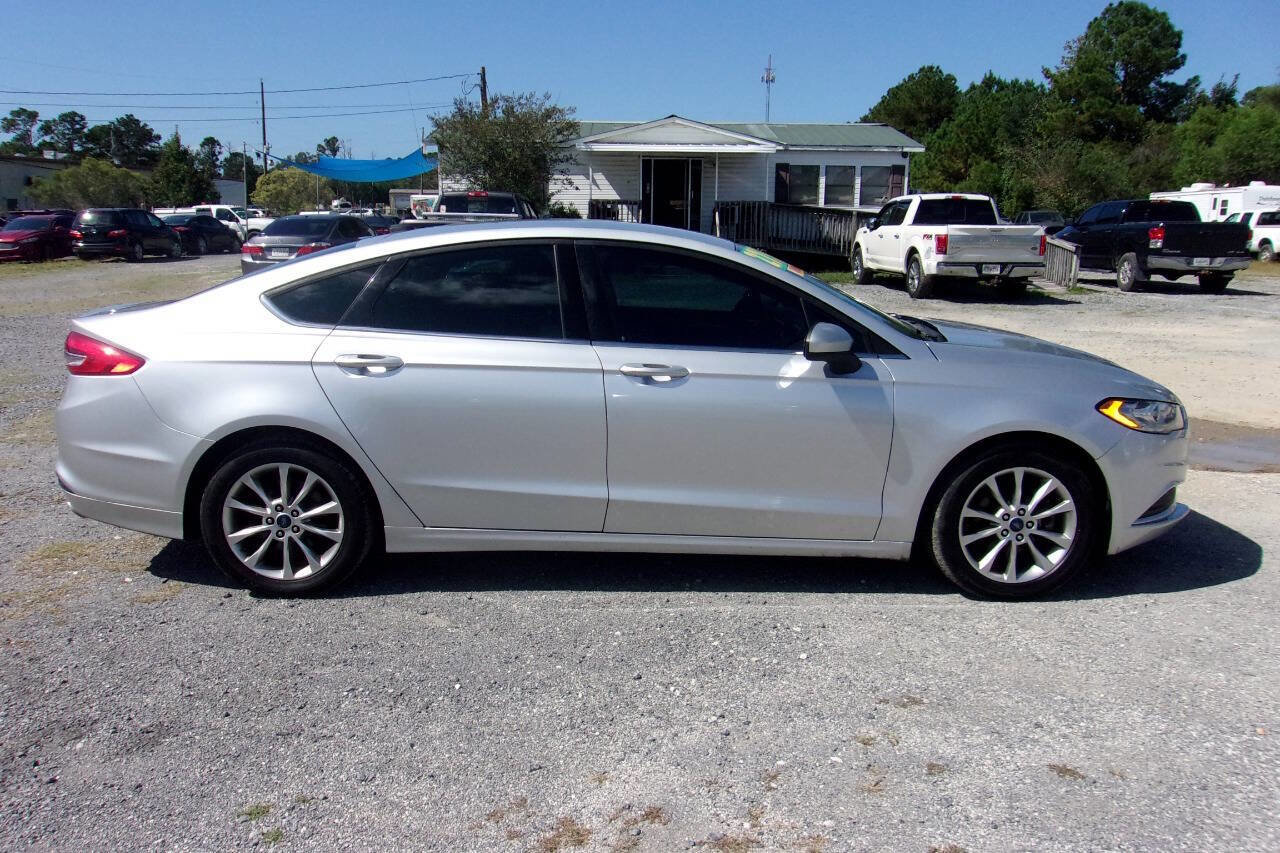Used 2017 Ford Fusion SE image 4