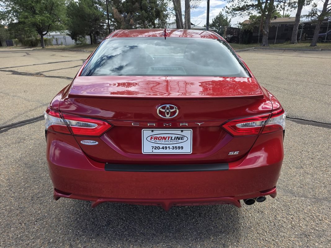 Used 2020 Toyota Camry SE FWD image 5